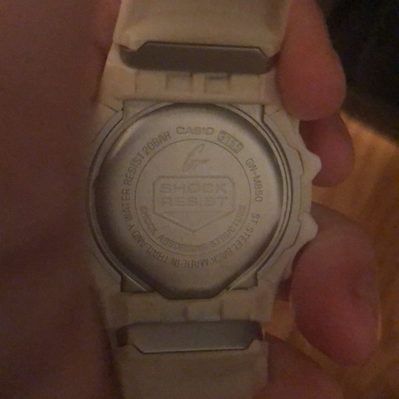 White G Shock Solar/ Battery Operated - Picture 3 of 3